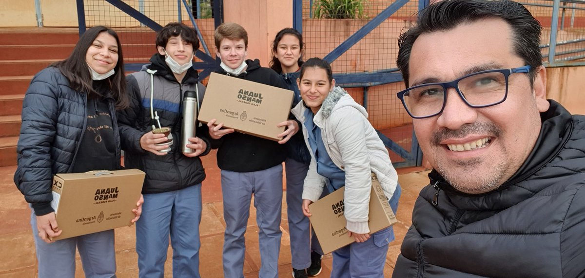 AnibalArroyos's tweet photo. #Seguimos recorriendo la Provincia. Ahora en la #EPET25 de Campo Grande. Con las entregas de las #Netbook del programa conectar igualdad..
Una acción en conjunto de @CGEMisiones y @misioneseduca
@rovira_carlos
@herrerayflia
@jalbertogalarza
@MariaSolMarin https://t.co/U5FFlCrteL