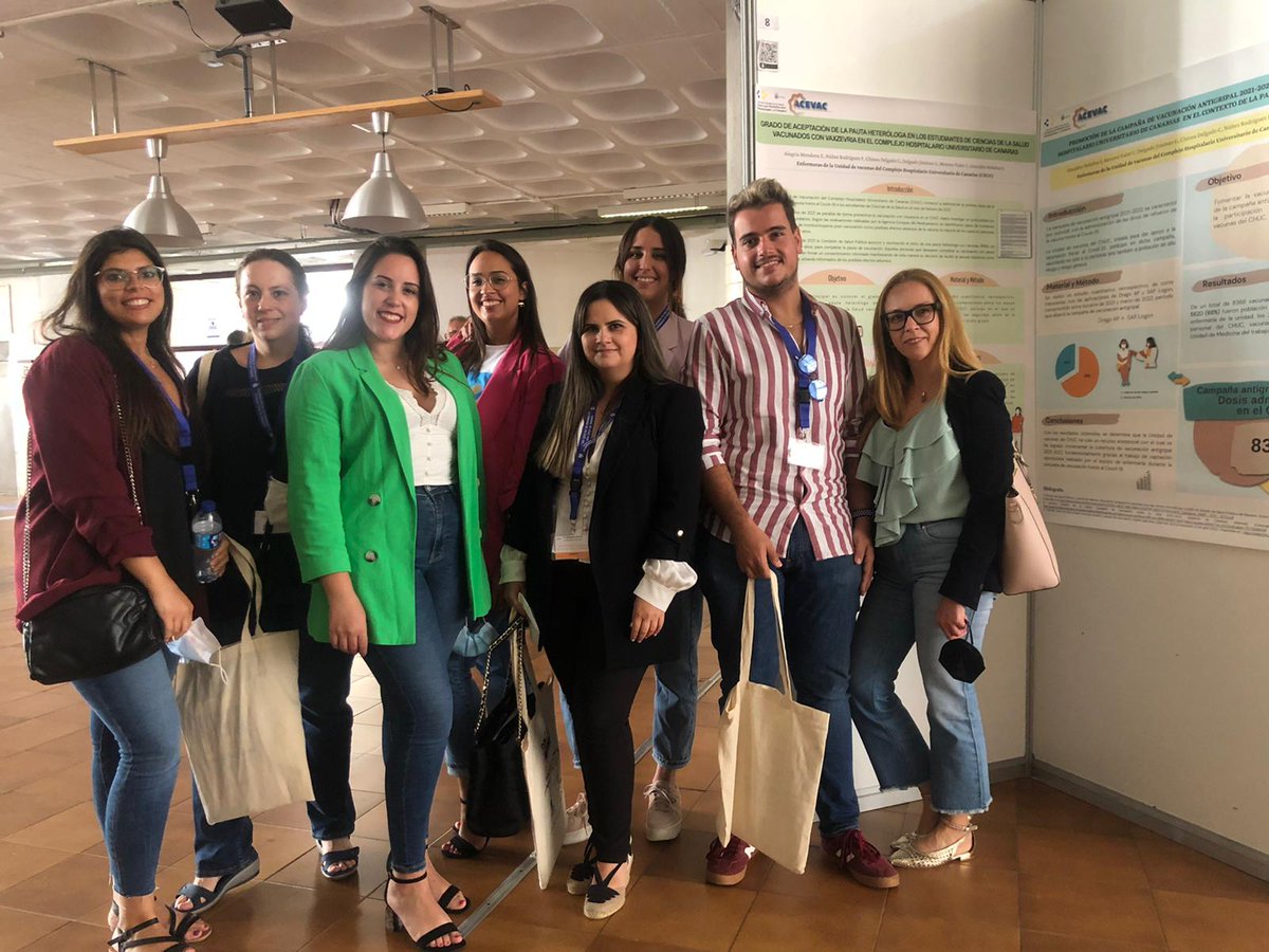 📸Las enfermeras de la Unidad de Vacunas del HUC, primer premio al póster 'Eficacia de la dosis adicional y de refuerzo de las vacunas #COVID19 administradas💉en pacientes de alto riesgo con inmunosupresión' en las Jornadas de la <a href="/ACEVACcanarias/">ACEVAC</a>