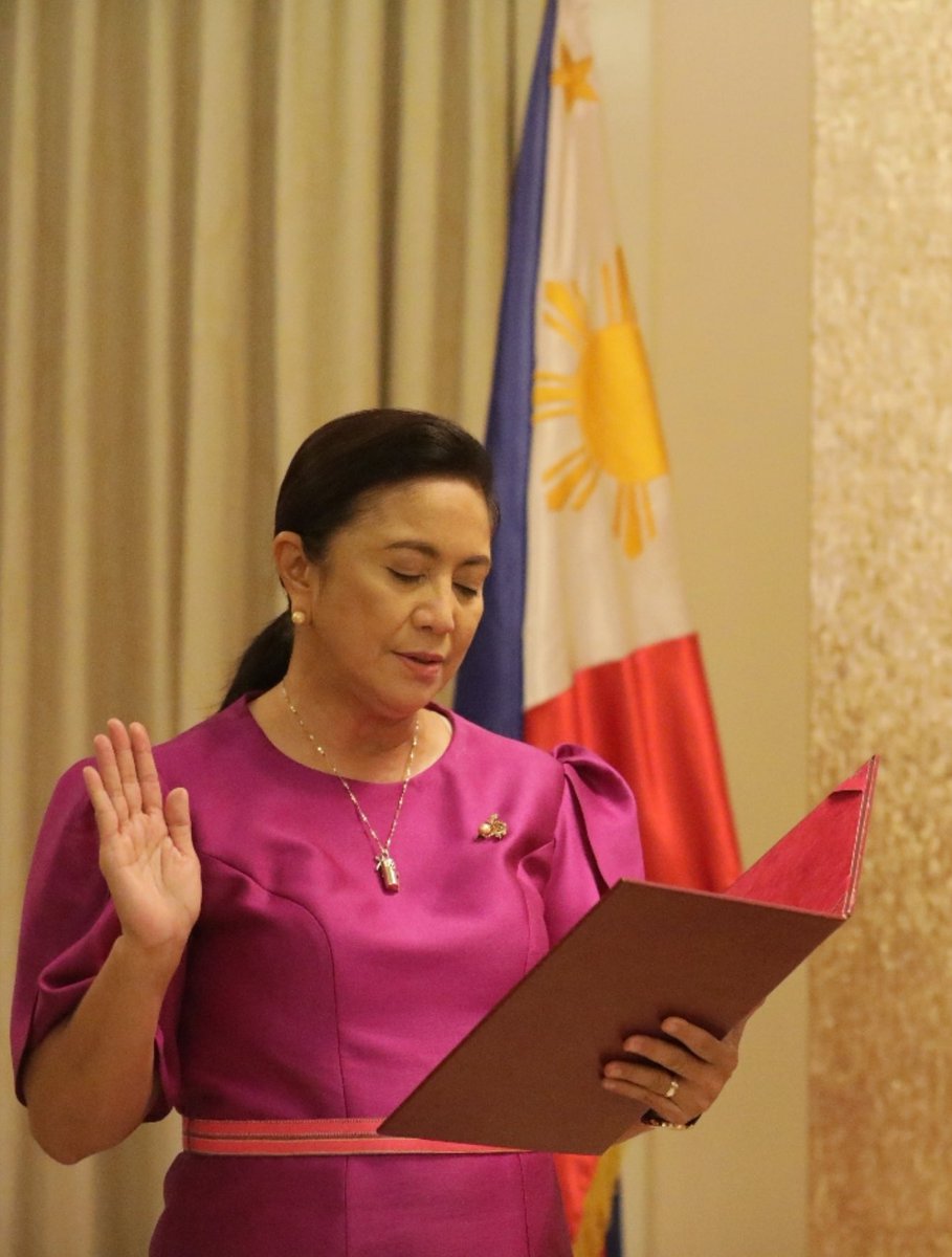 The oath taking we have been dreaming of. Our president, always and forever. <a href="/lenirobredo/">Leni Robredo</a> 🥹❤️