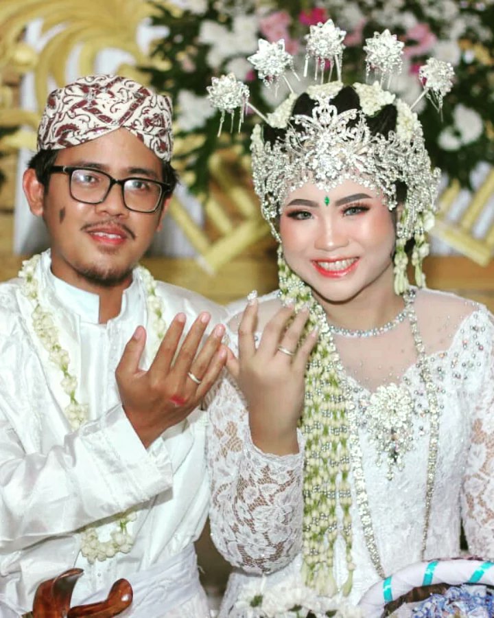 MakeupAiko's tweet photo. AIKO MAKEUP (wedding organizer)
 👉Menerima jasa makeup rias pengantin dll.
Tersedia dekorasi wedding
Untuk informasi lebih lengkapnya bisa langsung hubungi
📞📲 HP/WA : https://t.co/nLyddwdw8h / ( 089516268990 )

#Makeupwedding #Aikomakeup
 #Makeupbogor
#Makeuppengantinbogor https://t.co/KNQsulnoqS