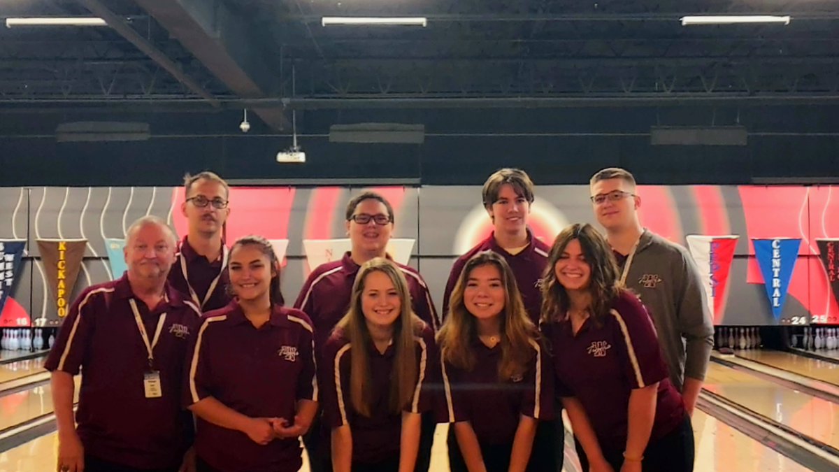 Congrats to the Warrensburg Bowling Team on placing 19th in State last weekend!