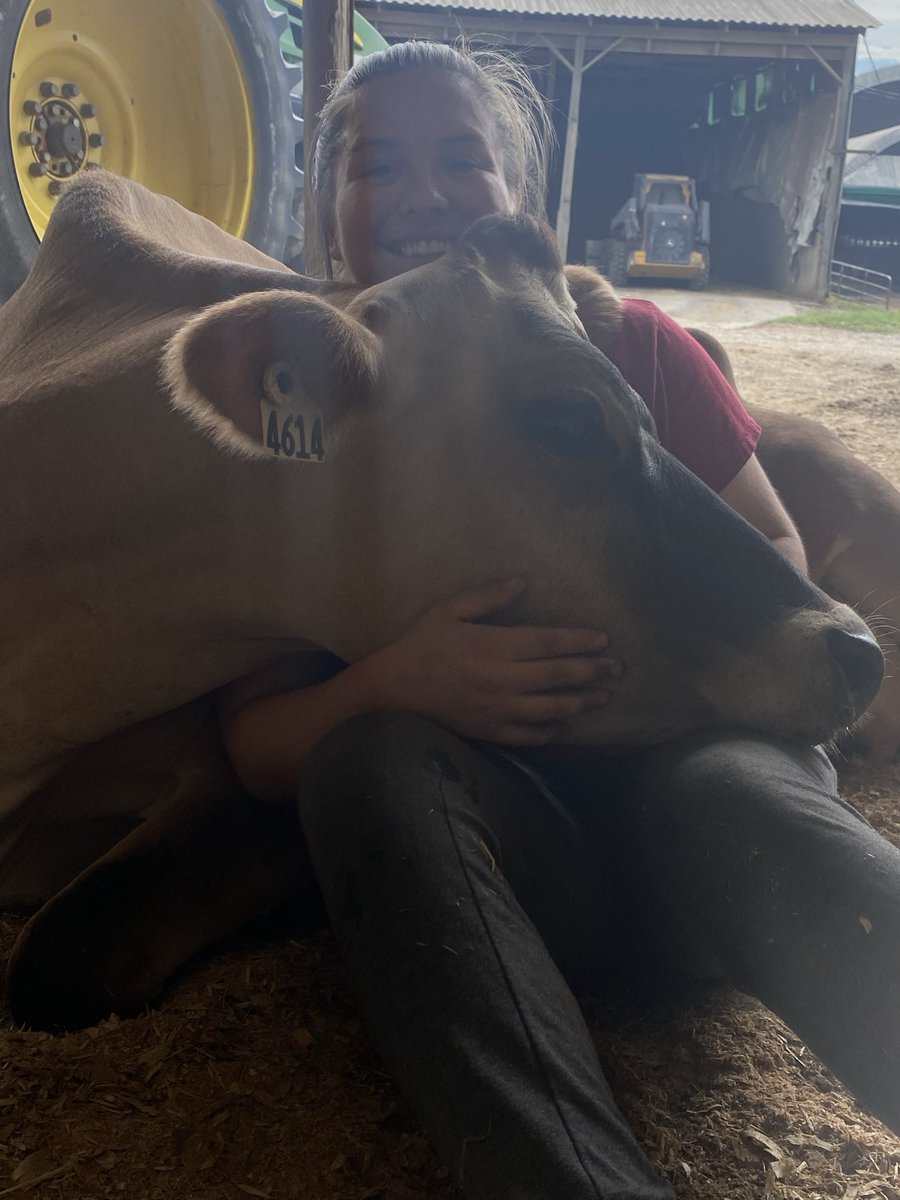 One of my favorite days of the year… World Milk Day (and the kickoff of National Dairy Month)! Working on a dairy began my passion agriculture, so I will always be partial toward the dairy industry❤️🐄

#WorldMilkDay #NationalDairyMonth #KristaLovesCows