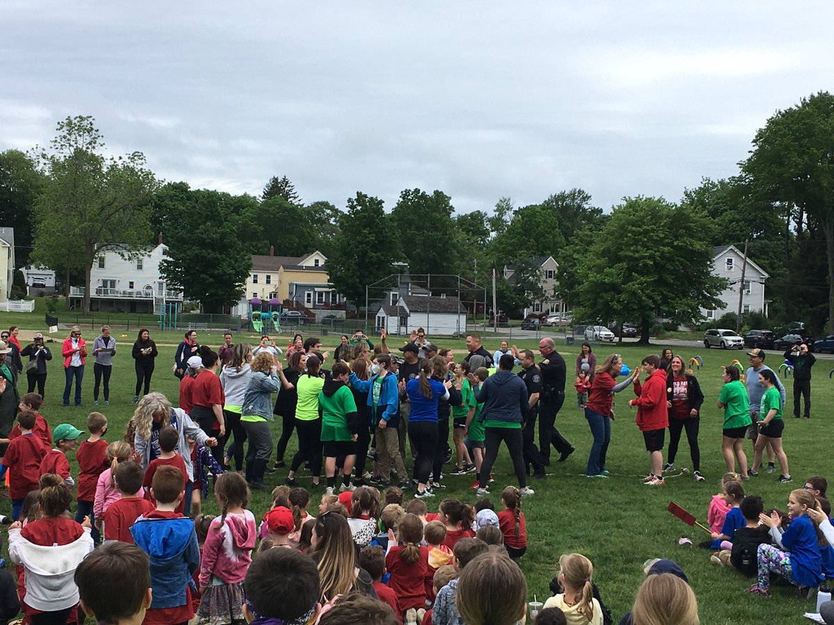 Getting things started with a good sport pep rally and then staff vs <a href="/MerrimacPolice/">Merrimac Police Dept</a> tug o war… with some gr6 help #fieldday2022