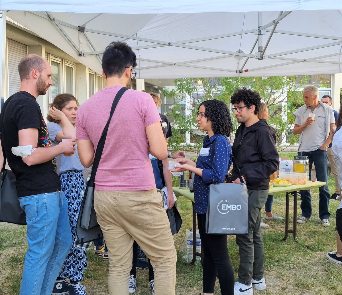 EMBLGrenoble's tweet photo. We are happy to be co-hosting during one week on the EPN campus the #EMBOmacromolecular practical course on Integrative structural biology! 

Students had the opportunity to exchange with our staff during a nice get-together organised by the @PSB_Grenoble . https://t.co/Cj0pBsFZNf