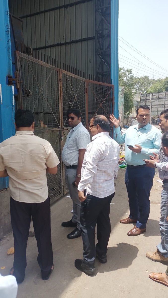 अपर जिलाधिकारी प्रशासन श्री नरेन्द्र बहादूर सिंह के द्वारा जिला अस्पताल के पास बन्द पडे कोम्पेक्टर को दोबारा चालू कराया गया। जिसका कार्य अस्पताल के आस–पास के इलाके में फैले हुए कूडे को कोम्पेक्टर में डलवाकर बडी गाडी की सहायता से कूडा उठवाया जाएगा। <a href="/EMuzaffarnagar/">Adm (E) Muzaffarnagar</a> <a href="/ChiefSecyUP/">S.P. Goyal, Chief Secretary, GoUP</a>