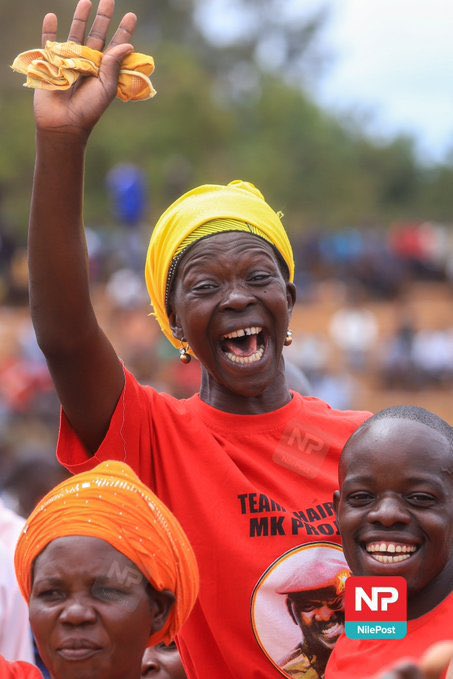 This is an excited fan of Gen @mkainerugaba. Whoever captured this photo must be an expert and I predict he must be @francis_isano.
#TeamMK
@KampurireA @HappywaMuhoozi @HappyzuenaMk10 @NinabaeA @KabarungiPatie @katwiireMolly @Joykaitesi3Joy @Kayera256 @TimothyKagweza