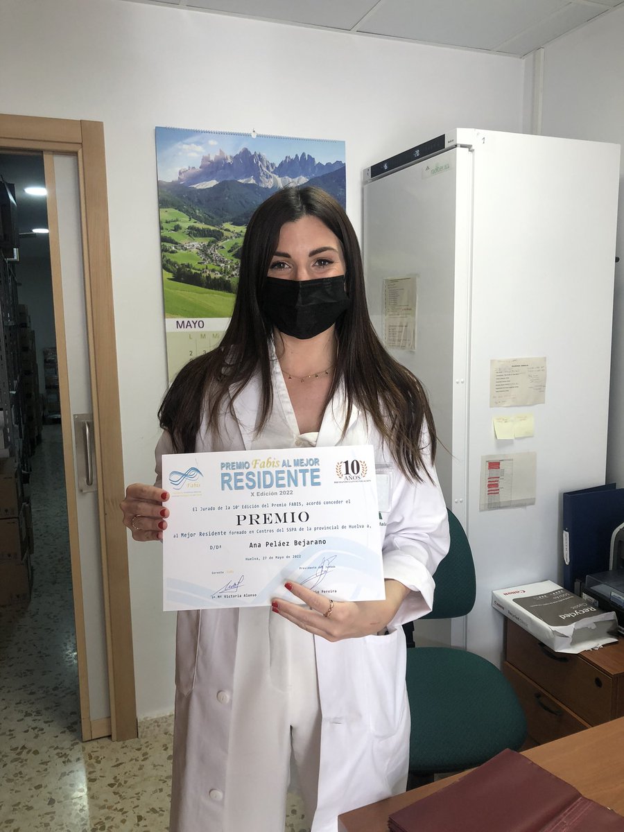 SfarmaciaR's tweet photo. Enhorabuena a nuestra compañera @PelaezBejarano , premio #Fabis la mejor residente de todos los H de Huelva! @hujuanramon y ahora adjunta en nuestro SF del @AGSNorteHuelva Un orgullo tenerte👏🏼👏🏼
https://t.co/7wne6N9HcO https://t.co/kkjBeC2HVP