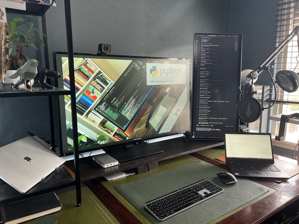 ArieTwigt's tweet photo. 👨‍💻🐍👩‍💻 Wederom de training Python Scripting verzorgd via het "Nederland leert door" traject in samenwerking met Fastlane Benelux. Geweldig om te zien dat steeds meer mensen kennis willen maken met code en programmeren. https://t.co/jXg1safZ5H