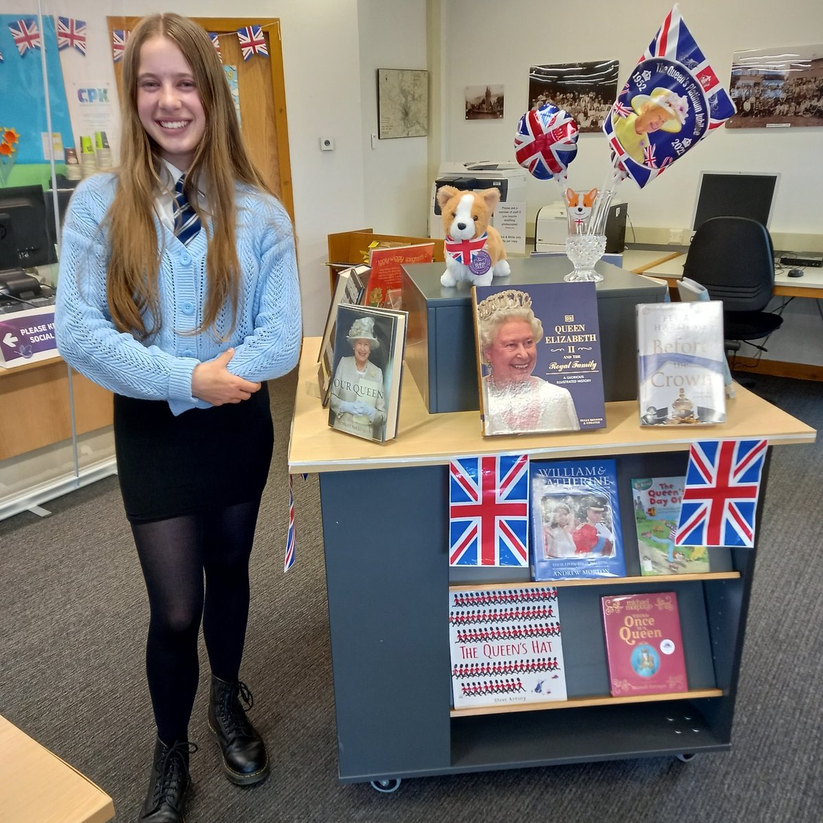 CPKLibraries's tweet photo. Meet 14-year-old Millie, who is currently working towards her @DofEScotland Bronze Award. Millie has been #volunteeering an hour a week over the last ten weeks at #SconeLibrary. Recently she set up the library's #PlatinumJubilee display. Thanks, Millie! ππ»
#VolunteersWeekScot https://t.co/BwHOkIJC7b