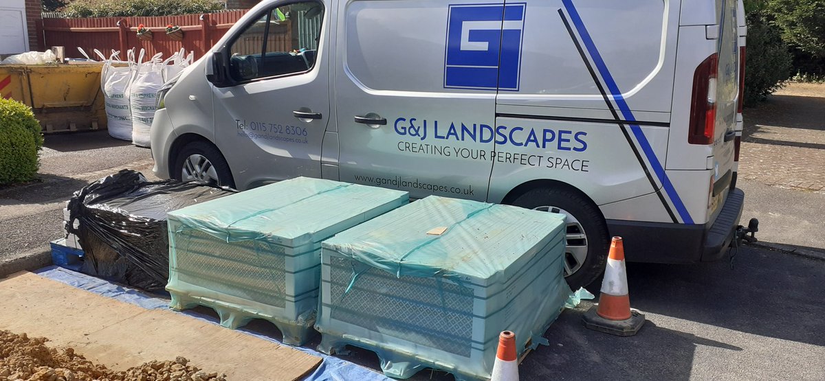 GandJLandscapes's tweet photo. Massive thanks to @SandstoneUK for our delivery of Italian porcelain 'Overland Silver' 👍 We can't wait to start laying these 😃 #Nottingham #landscaping #gardedesign #Eastleake #Creatingyourperfectspace https://t.co/ACv8ewCRCD https://t.co/6p0tuwsmo1 https://t.co/C9HgzswjpK