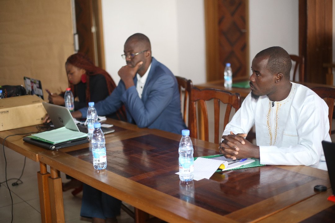 charly_olivier's tweet image. Devant un jury composé des représentants du @minpostel2035 , Du Minddevel de la #Giz les lauréats du programme #Pradec sont pleins de réjouissances. Pour cause, les différentes reconnaissances attribuée dans l&apos;appropriation de la com digitale.
@DigaMathieu 
@alida_eboo