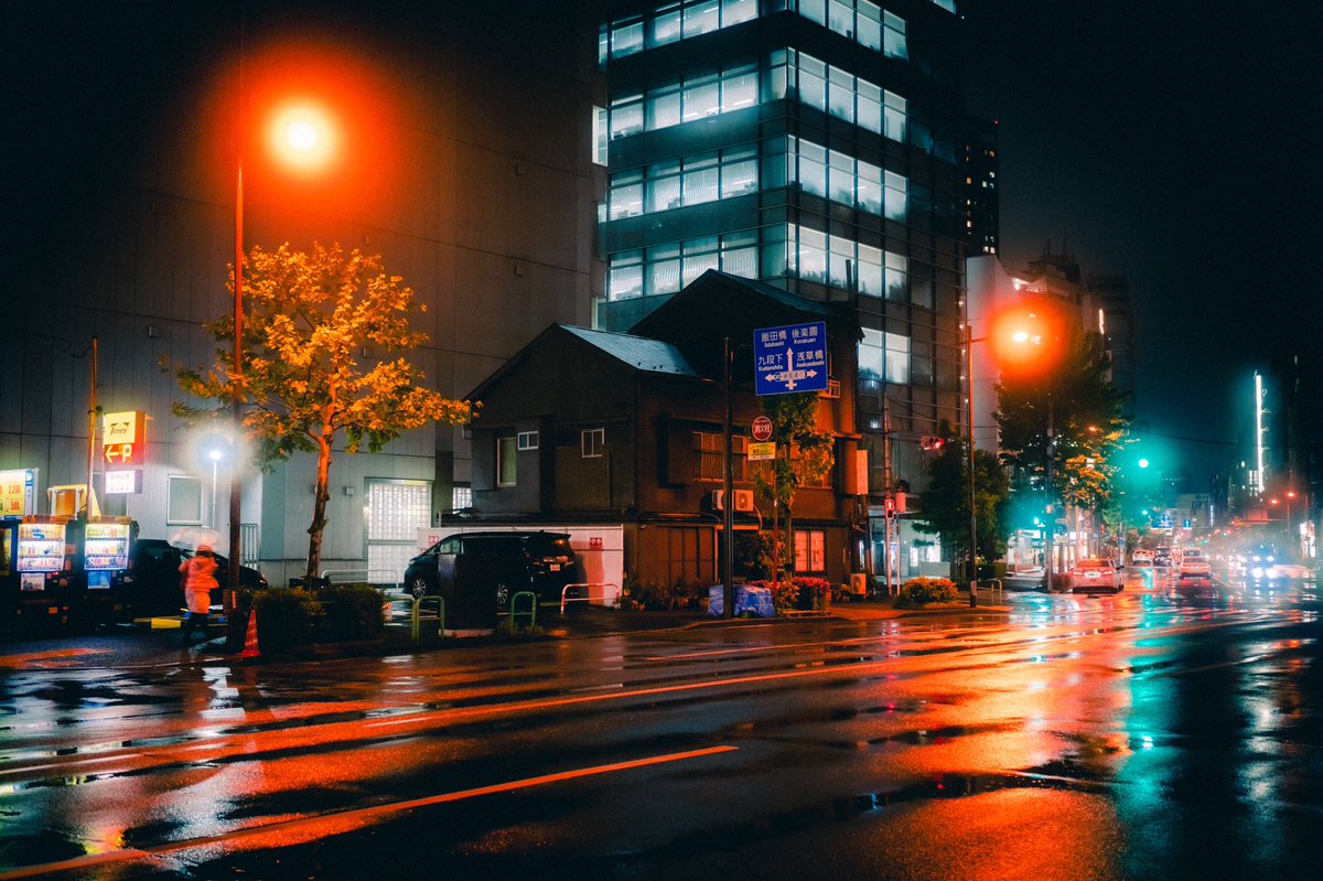 shunx___'s tweet photo. Rainy night https://t.co/LI2h6alInl