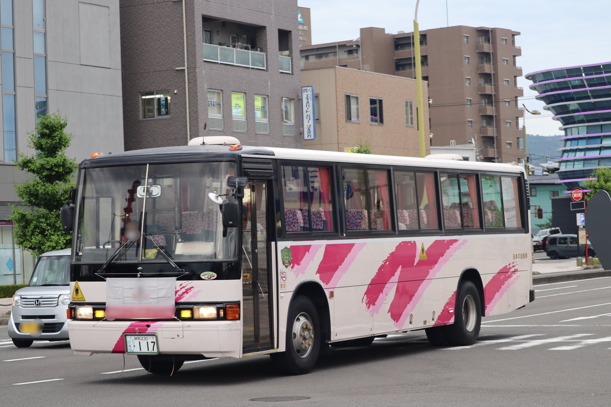 オレンジ交通局 6 1 日本平自動車 117 P Hu3kpca 今日 久しぶりに東静岡駅に行ったら 観光顔のブルーリボンが某スクール便で動いているところを 一眼で撮影することが出来ました 田の字テール ライト フォグも点灯してたので ほんと素晴らしかった オレンジ交通局 6 1 日本平自動車 117 P Hu3kpca 今日 久しぶりに東静岡駅に行ったら 観光顔のブルーリボンが某スクール便で動いているところを 一眼で撮影することが出来ました 田の字テール ライト フォグも点灯してたので ほんと素晴らしかった