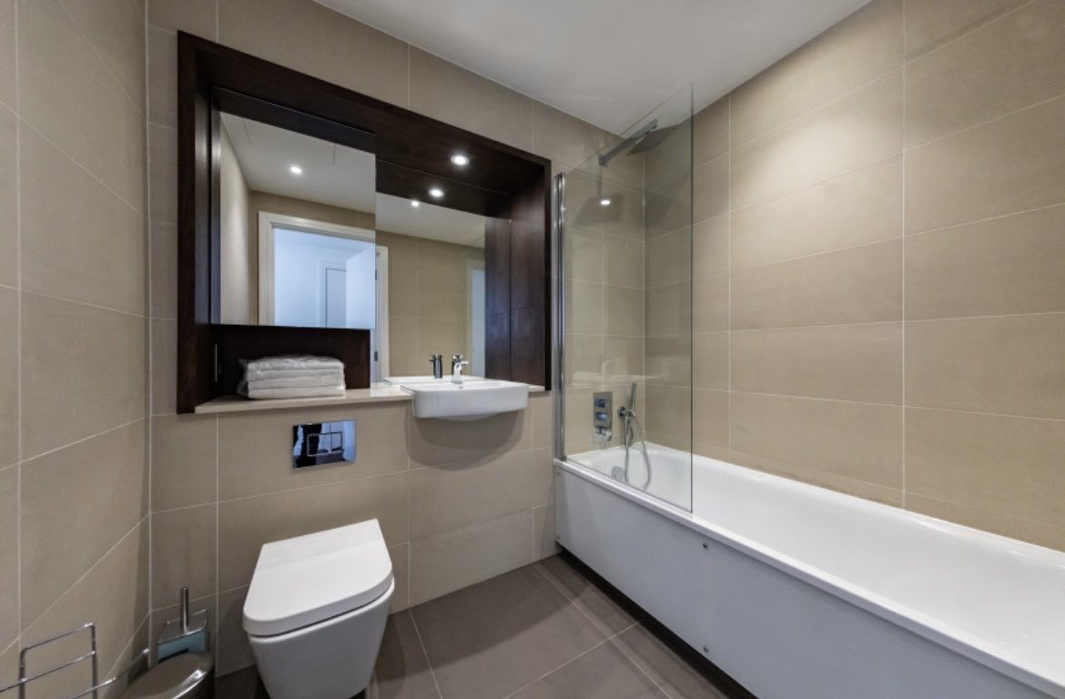 KeenwoodJ's tweet photo. Celebrating 25 Years of Keenwood🎉A throwback to 2019; Harbour Central in Partnership with main contractor Galliard Homes.This impressive new build development , minutes away from Canary Wharf, comprises of 642 luxury apartments #Partnerships #DeliveringQualityCraftsmanship 🙌👌 https://t.co/bfSzdG6hDw