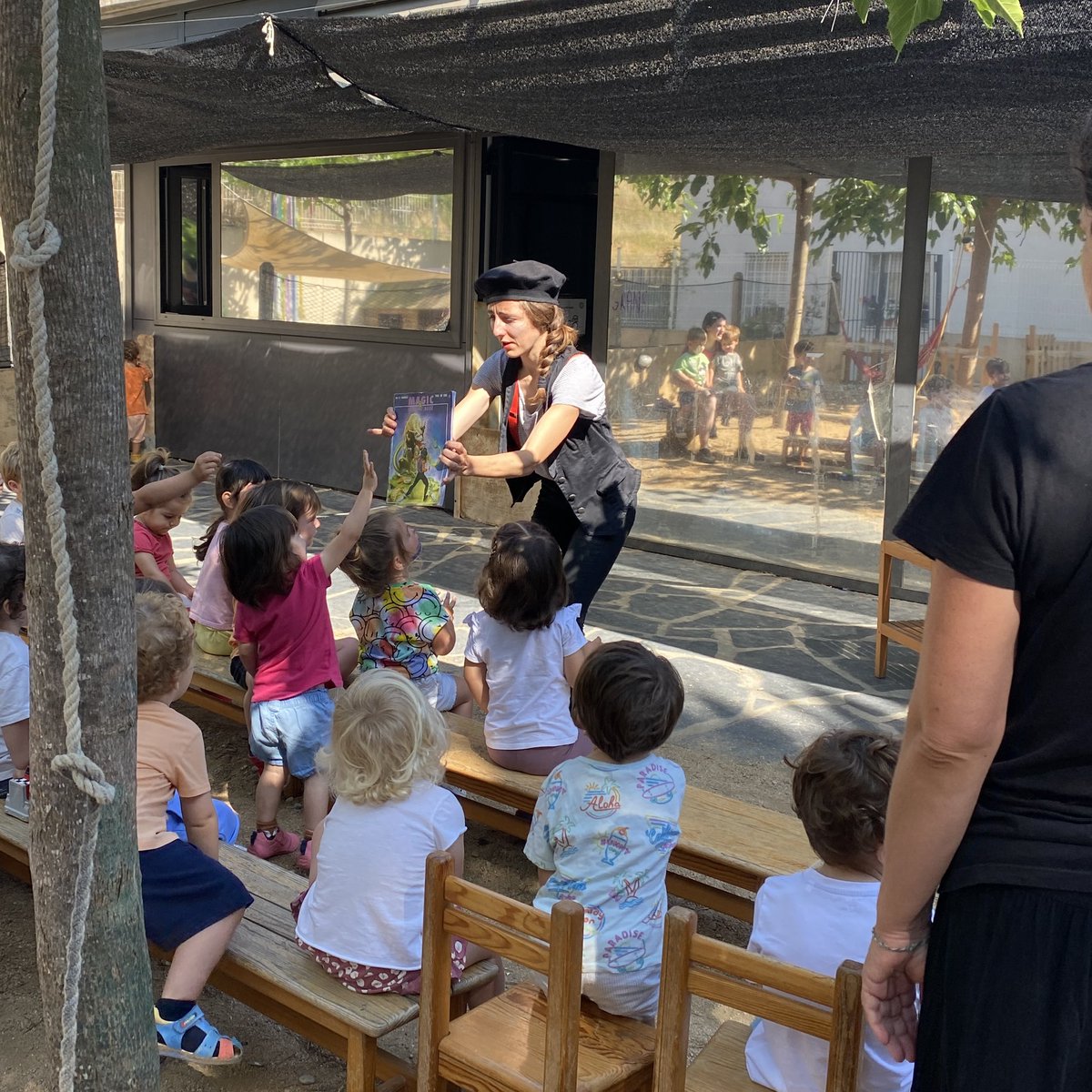 curtcirckit's tweet photo. “El nostre circ potser no és el millor del món, però és el circ on millor ens ho passem.”

Contacontes a càrrec de Berta Garriga  als petitons de l’escola Bressol els Montgatets. 📖🎪🤡

#curtcirckit22 #circalesescoles @Montgat #escolabressol #elsmontgatets https://t.co/RaEYWUOGas