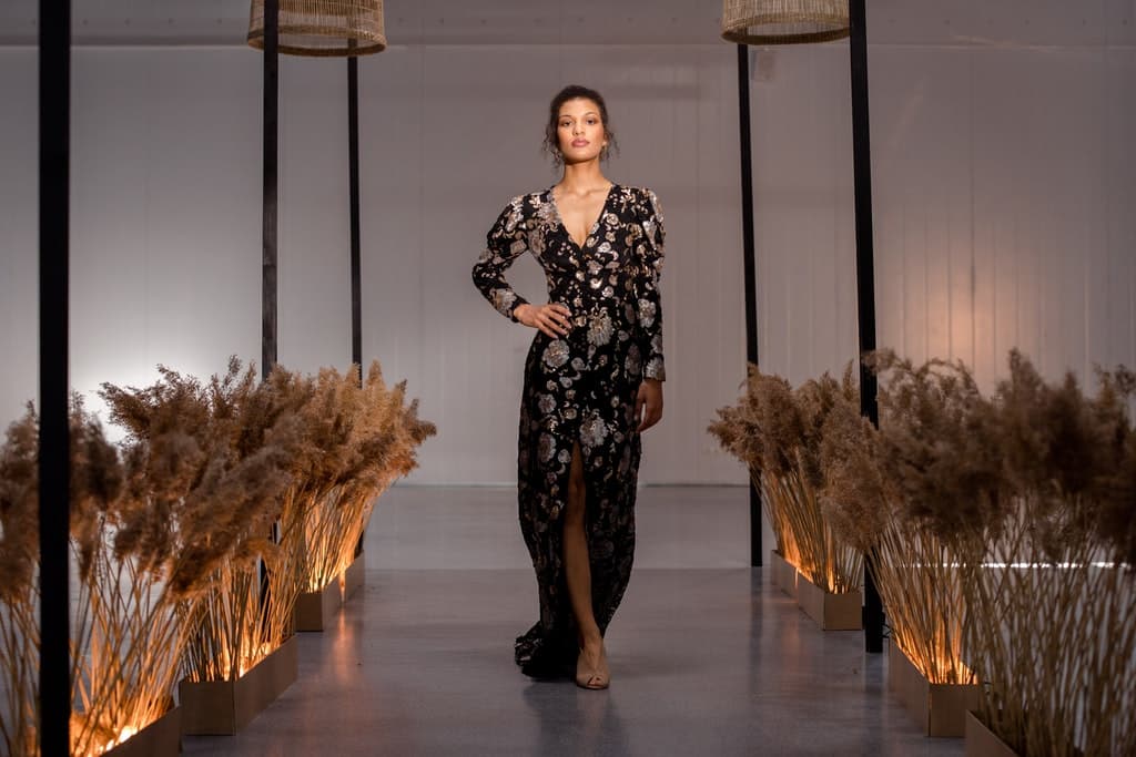 10laayn's tweet photo. Moda Tarihinin En Çarpıcı 10 Dönemi 🪡🧵
Emrys yazdı.
https://t.co/jPQq0jzvcm
#10layn #moda #modatarihi #YvesSaintLaurent #cocochanel #bridgerton #biancajagger https://t.co/nMSrRF8aHU