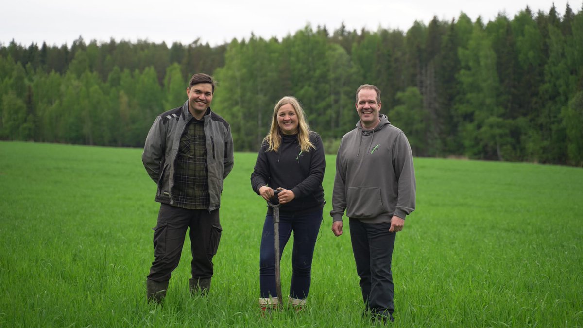 EllaAnu's tweet photo. Yesterday we made materials for #zoomaroundtheworld video from Finland. We explained, how we actually produce silage, in our short and chalenging growing season + lightful nights #comingsoon! @ProAgria #farmingconnect https://t.co/DXzGQb5yrC