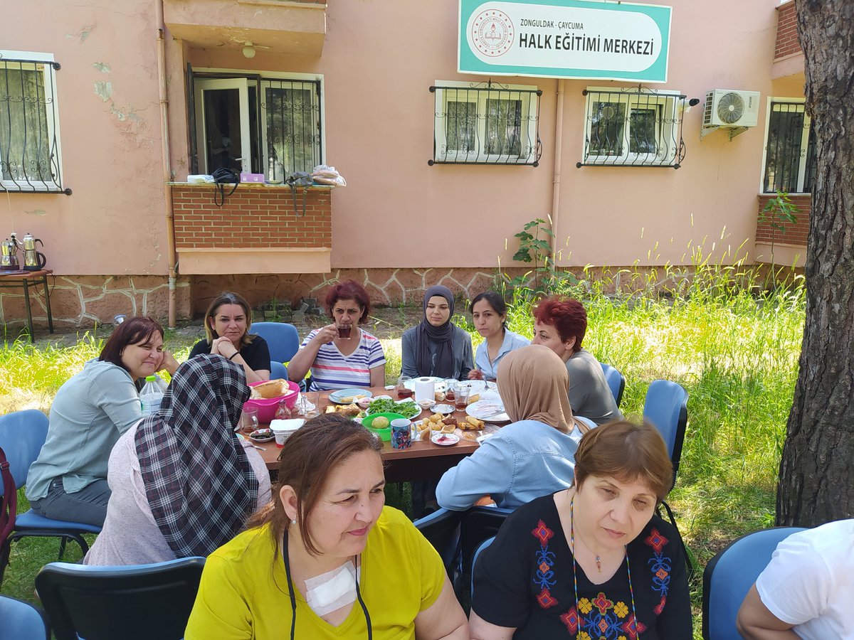 CaycumaHEM's tweet photo. Hayat Boyu Öğrenme Haftasının açılışını Ek binamizda kursiyerlerimiz ile kahvaltı etkinliği ile başladık.
@tcmeb @yilmaznazif @sdulger43 @mebhbogm @hayatboyuailesi @zuleyhaaldogan @ismailbas67 @GokhanIncirciog https://t.co/ltFe6CgMB7