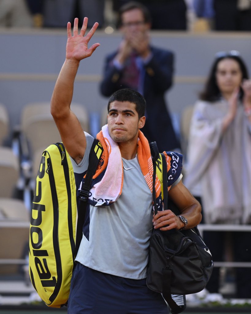 📍 ROLAND GARROS 🇫🇷

➡️ 1/4 de FINAL

🇪🇸 Carlos Alcaraz - Alex Zverev 🇩🇪

🎾 4/6 - 4/6 - 6/4 - 6/7 (7)

🎙 Derrota del joven murciano en un partido muy igualado ante un inspirado 🇩🇪, que se decidió por pequeños detalles.

💪🏼 A seguir mejorando @alcarazcarlos03!

📸 <a href="/rolandgarros/">Roland-Garros</a>