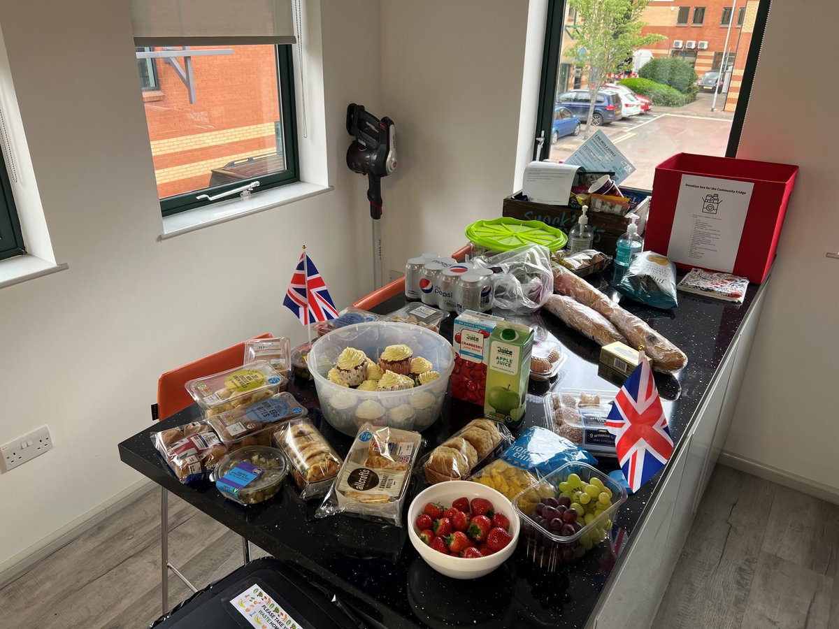 Climalife_UK's tweet photo. Lots of fun celebrating the Queen’s Platinum Jubilee today at the office!

Plus, some delicious treats from our lovely team!

#PlatinumJubilee #TheQueen #Team https://t.co/TS4CKWGEgA