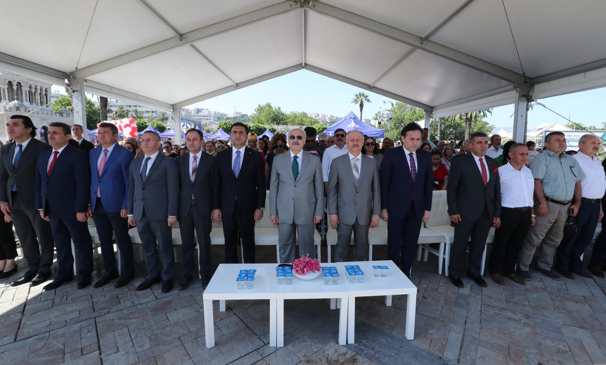 izmirvaliligi's tweet photo. 1⃣ Hayat boyu öğrenme kültürünün geliştirilmesi, tanıtılması ve yaygınlaştırılması amacıyla kutlanan "Hayat Boyu Öğrenme Haftası", İzmir'de Valimiz Sayın @yskosger, İl Millî Eğitim Müdürü @MucahitYentur ve il protokolünün katılımlarıyla gerçekleştirilen programla başladı. https://t.co/grkyKdpX0d