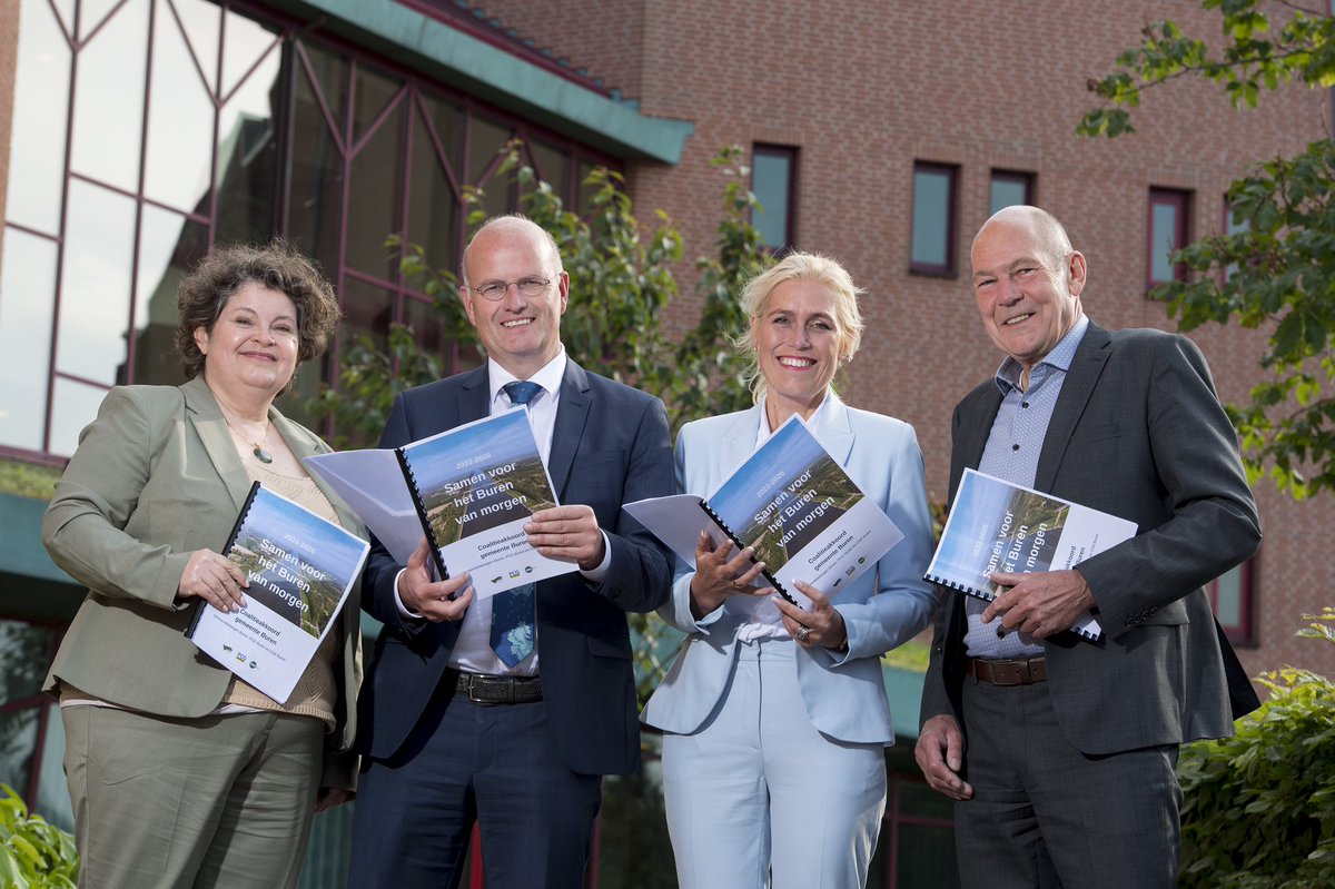 Gisteravond presenteerde de nieuwe coalitie van <a href="/GbBuren/">Gemeentebelangen</a> <a href="/PCGBuren/">PCGBuren</a> <a href="/CDABuren/">CDA Buren</a> het coalitieakkoord ‘Samen voor het Buren van morgen’. Meer weten over het coalitieakkoord en de nieuwe wethouders? Lees het via buren.nl/nieuws/samen-v…