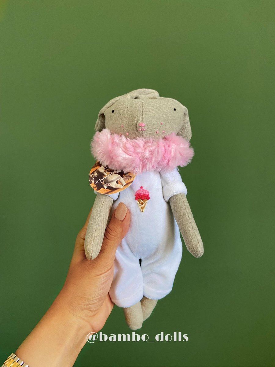 idkwhybutikwhen's tweet photo. سلام بچه ها 
من يه بدهي دارم كه بايد صاف كنم (كاملا جدي ميگم)واسه همين عروسكاي آمادمو كه ٢٤٠ تومان بوده ١٨٠
٢٥٠ تومان بوده١٩٠

اوني كه ١٧٠بوده رو  با ١٢٠ دارم ميفروشم
لطفا اگه كسي دوسشون داره بهم پيام بده تا واسش بفرستم❤️ https://t.co/JN1Yz5Iz9f