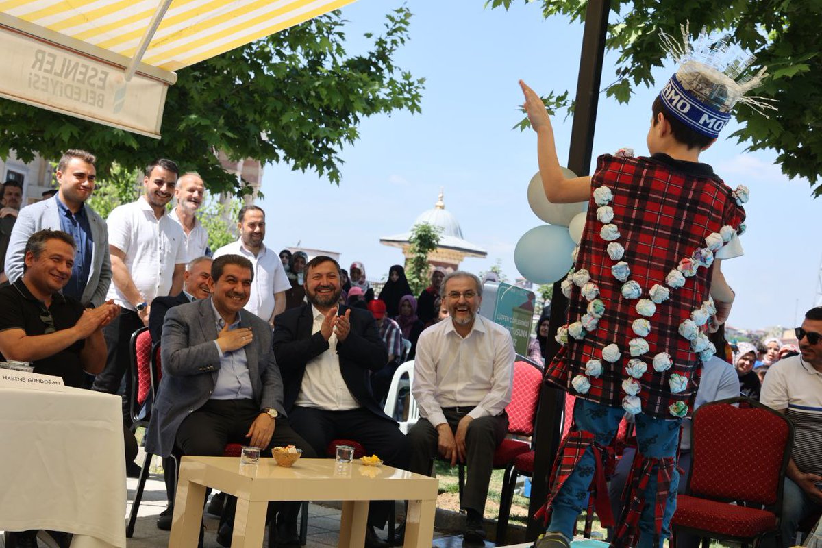 esenlerbelediye's tweet photo. Esenlerli miniklerimiz, çevre konusunda farkındalık oluşturmak amacıyla aileleriyle birlikte hazırladıkları ve tamamen geri dönüşüm malzemelerinden yapılan kostümlerini düzenlenen defile ile sergiledi.

📍Dede - Torun Yaşam Merkezi https://t.co/bbeox03fDG