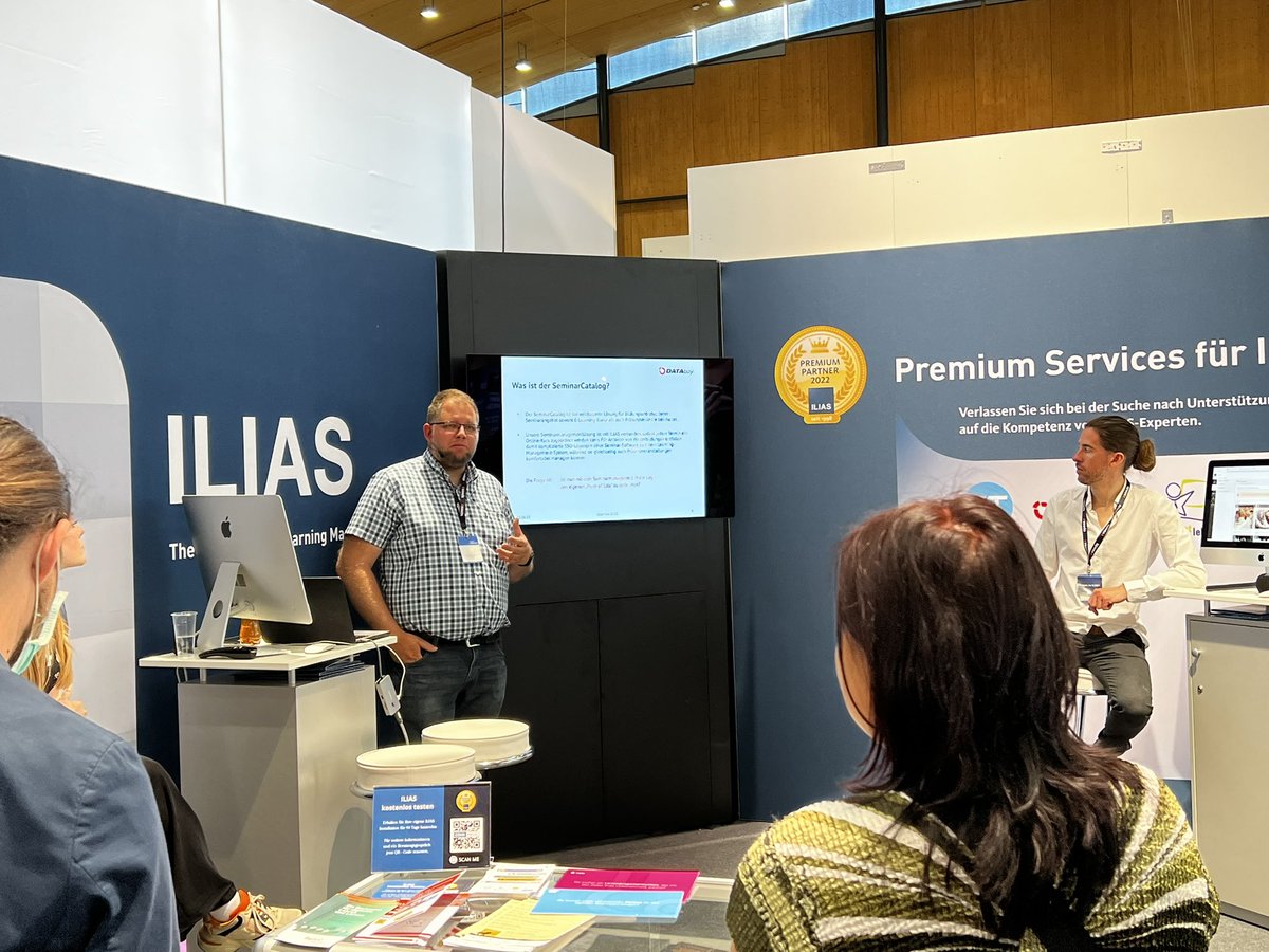 Jetzt rockt 🤘🏻 unser Vorstandsvorsitzender <a href="/OSamoila/">Oliver Samoila</a> am #ILIAS Stand auf der #LEARNTEC2022 mit einer Seminarmanagementlösung