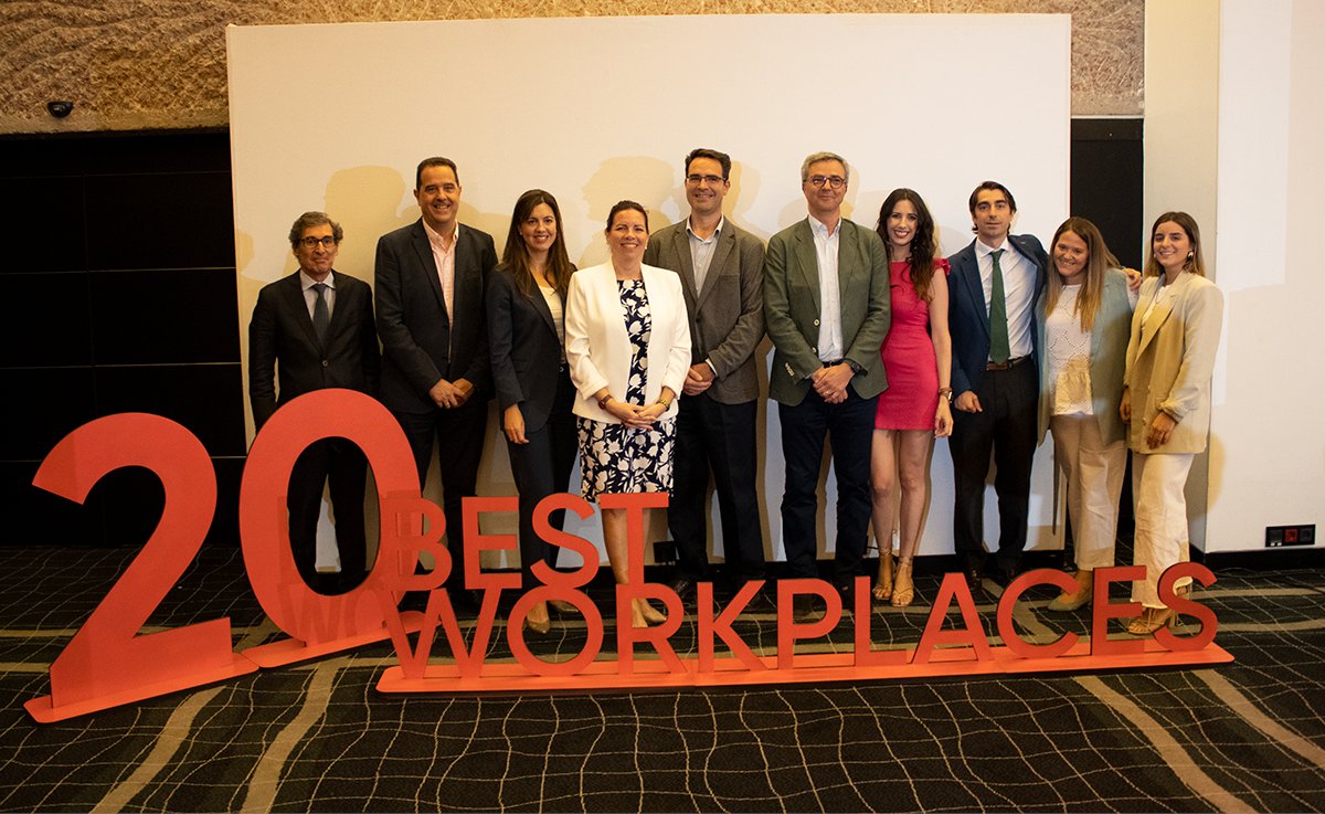 📢 ¡Ya está disponible el Informe #BestWorkplaces22! Puedes descargarlo en: lnkd.in/ewzq3h74

👏 Gracias de parte de Great Place to Work a todos los ponentes por su interesantes reflexiones y formar parte del lanzamiento de nuestro Informe #BestWorkplaces22.