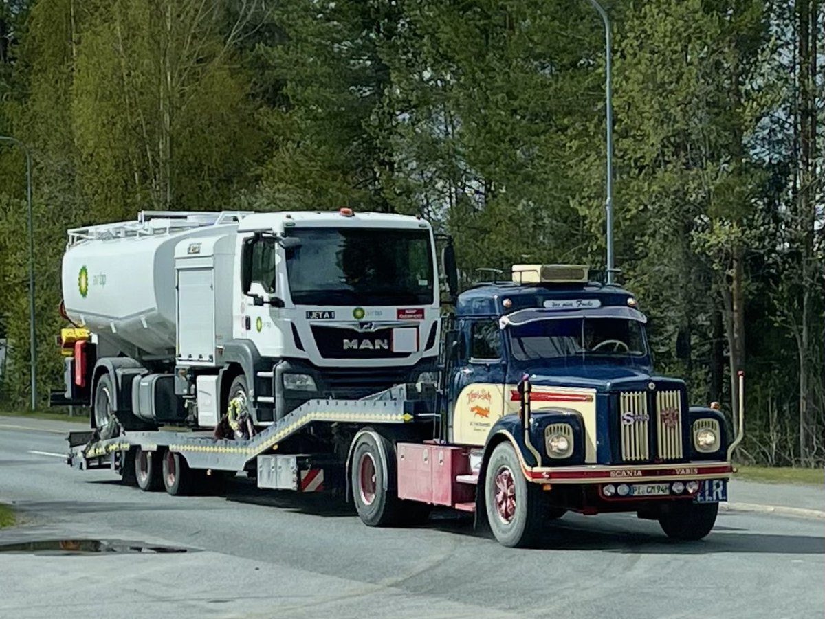 Botenwagen's tweet photo. Tevens een dagje Zweedse gekkigheid/meuk, al staat die 111 (?) op Duits kenteken. #volvotrucks #scania #epatraktor #volvo740 #bussgods #zweden #lapland #mandiesel https://t.co/4kVOqklu8b