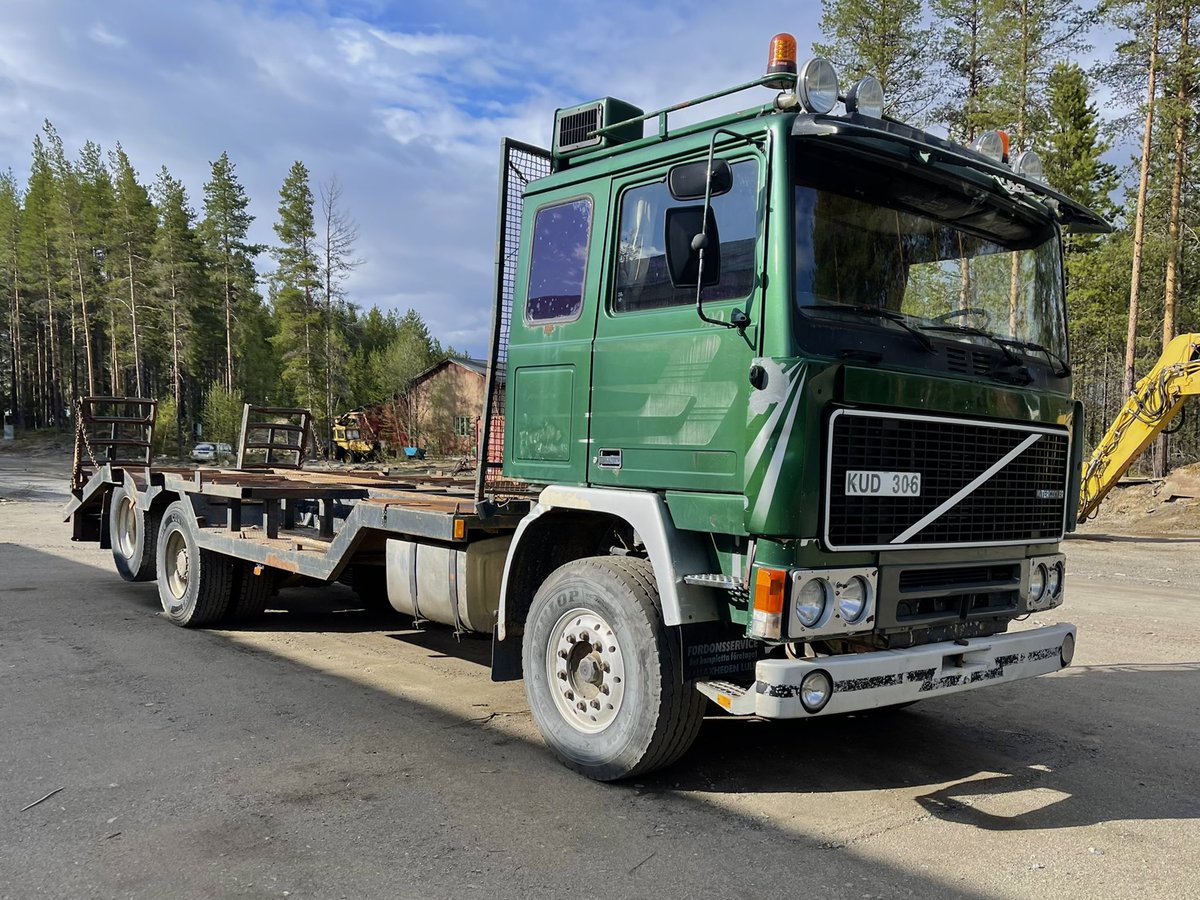Botenwagen's tweet photo. Tevens een dagje Zweedse gekkigheid/meuk, al staat die 111 (?) op Duits kenteken. #volvotrucks #scania #epatraktor #volvo740 #bussgods #zweden #lapland #mandiesel https://t.co/4kVOqklu8b
