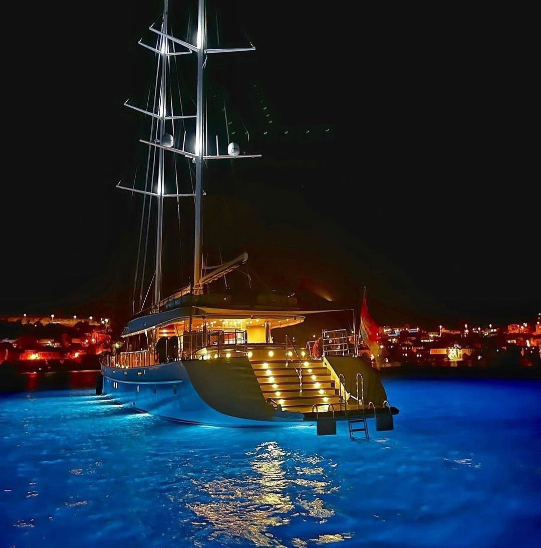 southwestmarine's tweet photo. Ready for the season looking stunning with her Bluefin Underwater Lights, Lady Gita Charters in Croatia
She is a Lady.
•
•
•
•
#ladygita #yacht #superyacht #charter #travelgram #yachtlife #yachting #bluefinled #underwaterlights https://t.co/m5Xn9XG5Yz