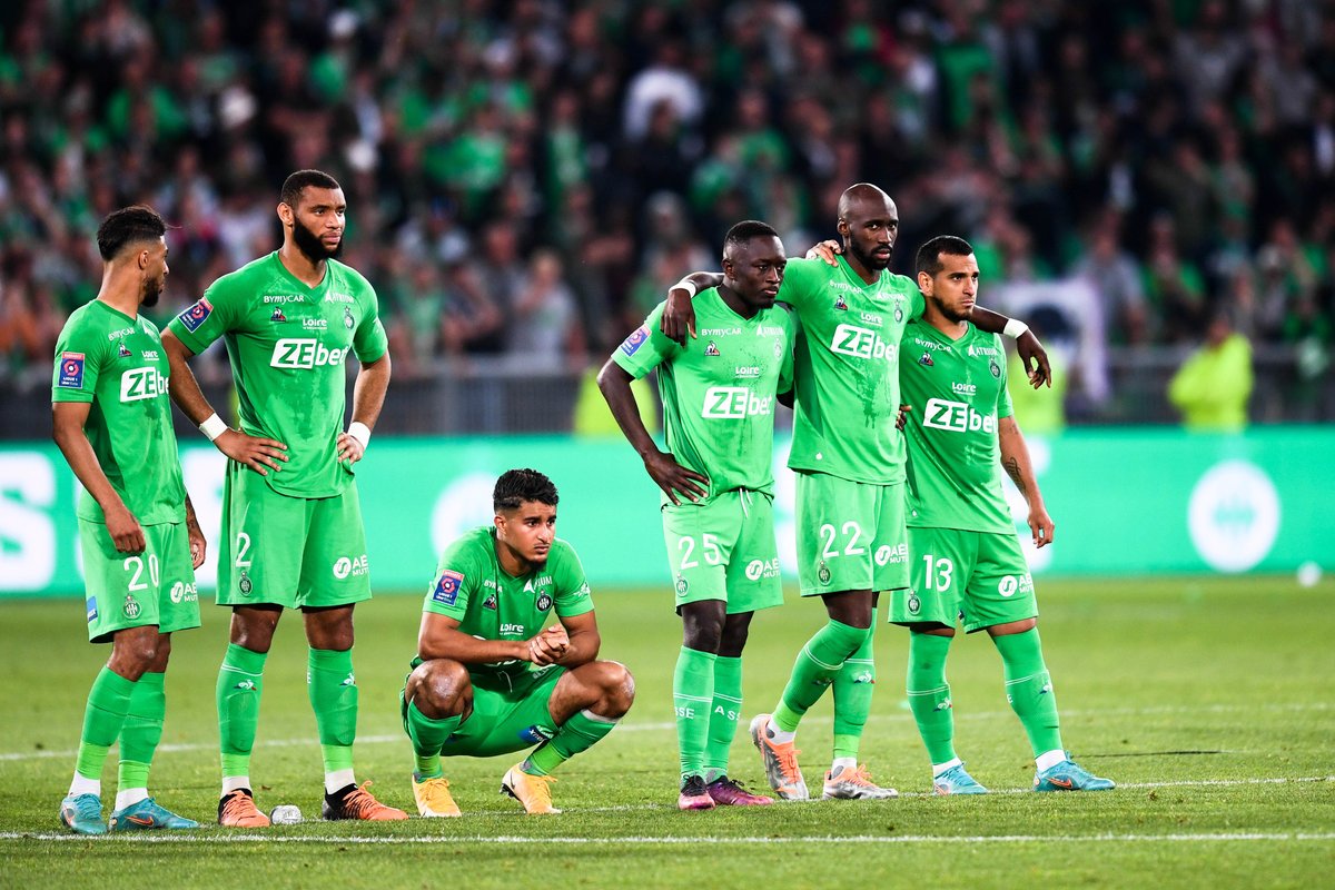 _BeFootball's tweet photo. Les dirigeants de l'ASSE avaient prévu de diffuser un reportage de leur "remontada" sur Prime Vidéo. Relégué, le reportage ne sera jamais publié.

(@lequipe) https://t.co/CVqcETq2Cg