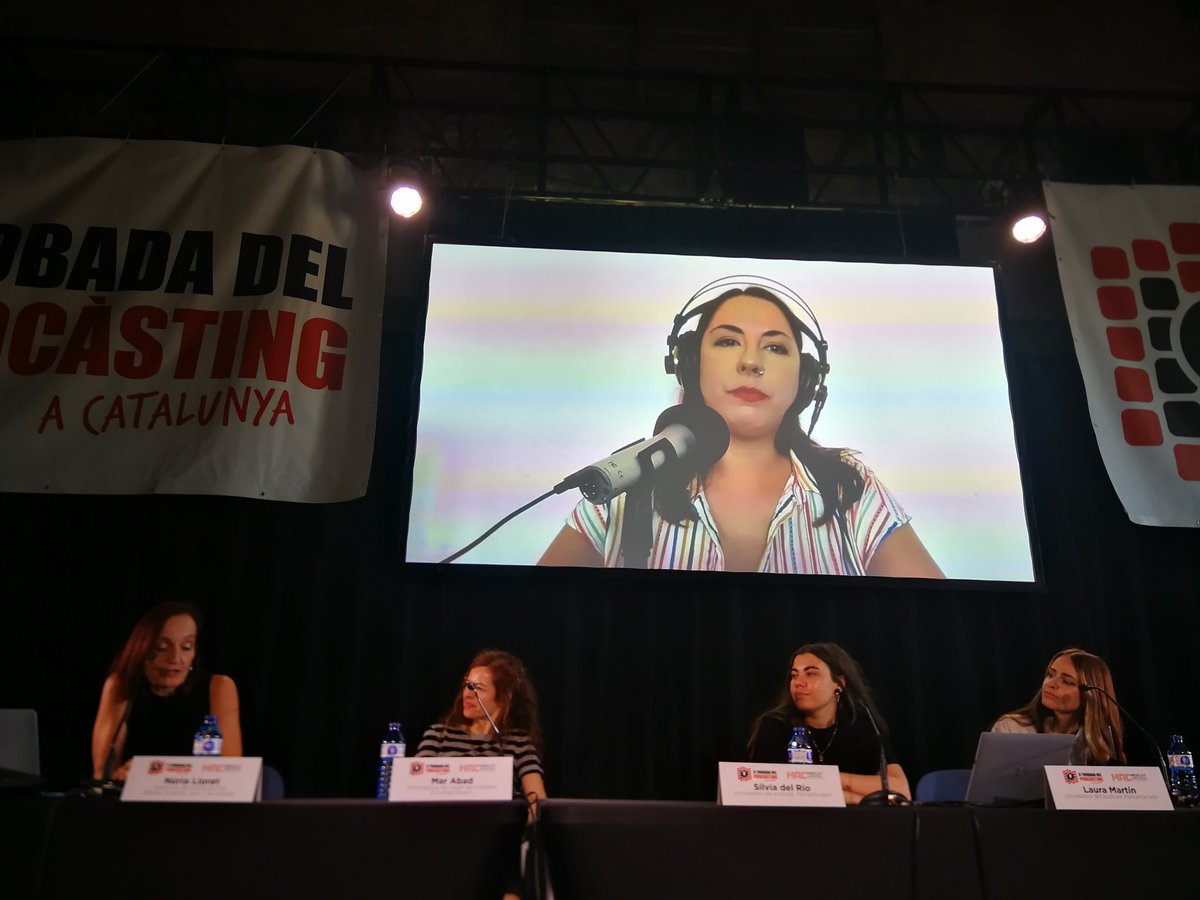 El podcast te veu de dona, con <a href="/MarAbad/">Mar Abad 🏳️‍⚧️ 🏳️‍🌈</a> de El Extraordinario, Silvia del Río <a href="/ssildr/">Silvia</a> y Laura Martín de #elpatriahorcado y @Maria_Santonja de #podwoman en <a href="/podcastingMAC/">VI Trobada de Podcasting a Catalunya</a> 

"Hacemos podcast porque tenemos cosas que contar y el podcast permite hacernos escuchar"