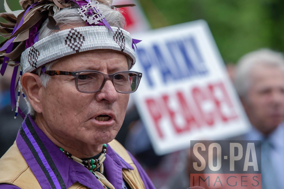 sopaimages's tweet image. Ka&apos;nahsohon Deer from #KahnawakeMohawkTerritory &amp;amp; part of the #Mohawklanguage retention &amp;amp; revitalization movement is seen during the Bill-96 rally in #Montreal, #Canada on May 26, 2022. The new law is was put in place to protect the French language in Quebec. 📷 Giordanno Brumas