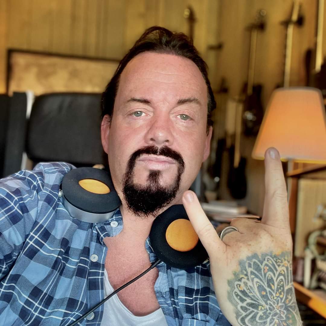 EVERGREYSWEDEN's tweet photo. Today Iβm doing guest vocals for one of our listeners! Great stuff and itβs so enriching to stuff like this! It really broadens my own musicality! ππ #vocals #guestvocals #musicproduction #inmypjs #metal #evergrey https://t.co/jtkpvT7uZE