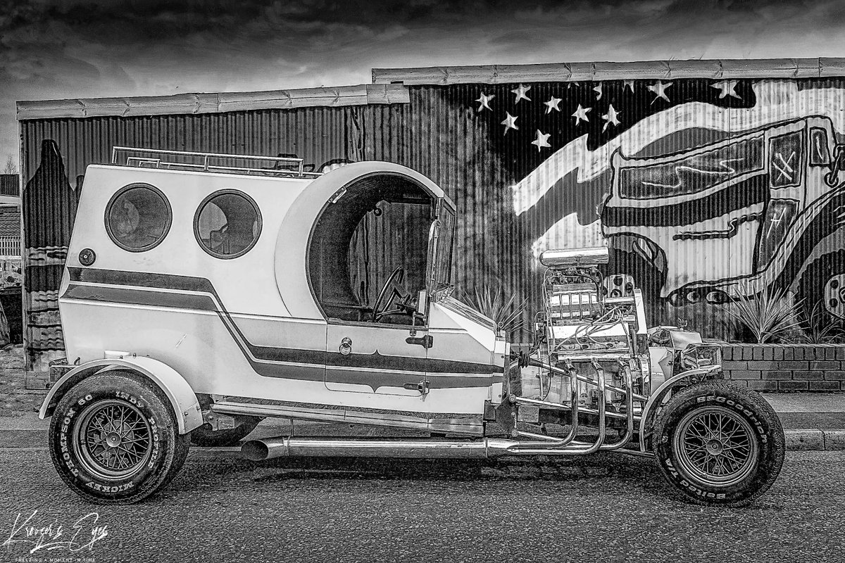 'Hot Rod'

Canon 7D Mk2
Canon EF-S 18-55mm f/3.5-5.6 IS @ 25mm
1/80Sec @ f/6.3
ISO 100

#blackandwhite #blackandwhitephotography #photography #photographer #photo #hotrod #hotrodsandmusclecars