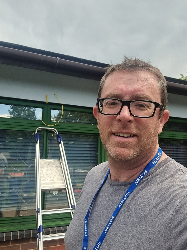 ProtechSolutio1's tweet photo. It's great to have our guru of all that is technical, Paul, our MD, onsite with the #engineers today. I'm sure they're thrilled to have the boss on site with them, getting his hands dirty for a change 😄#Installing a #CCTVsolution and #cabling at a #primaryschool in East London. https://t.co/NGEPfv9K9e