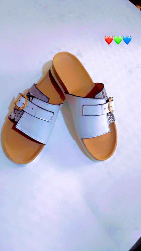 SindidiStore's tweet photo. Bonjour comment vous allez 🤩
Chaussures disponibles sur commande 
Prix:10k
Tel:777022145
Rt apprécié guys 🙏@Nabyleu https://t.co/gWnH3WlDOW