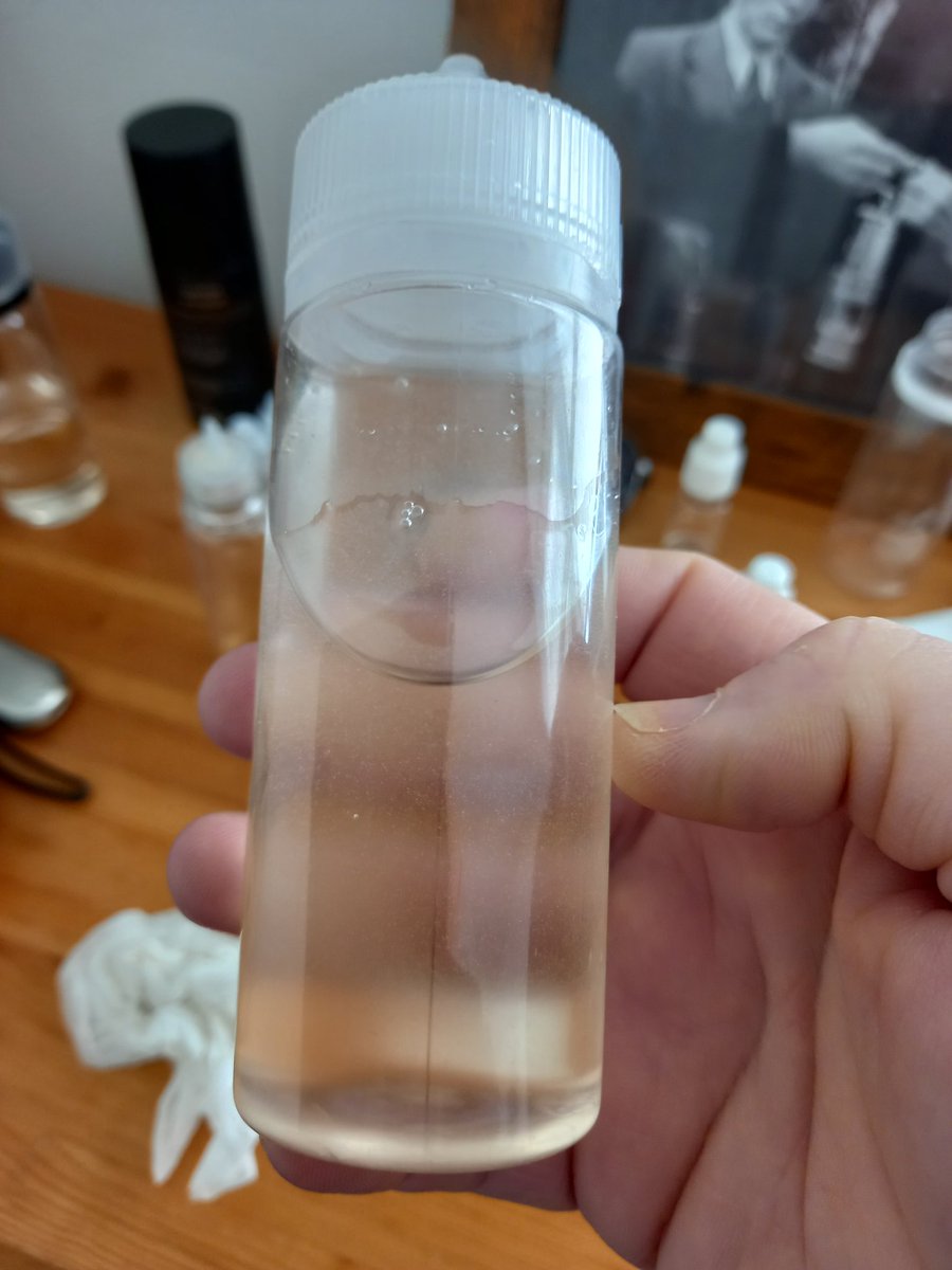 Vaping40watts's tweet image. Made this 100ml up over 4 days ago and its still cloudy not had a plain fruit mix take so long to go clear, it does have a lot of pineapple flavour in but have done 3x 50ml lots at the same strength and they have went clear in 2 days  #vapeproblems #vapelife #vapeon #ukvaper