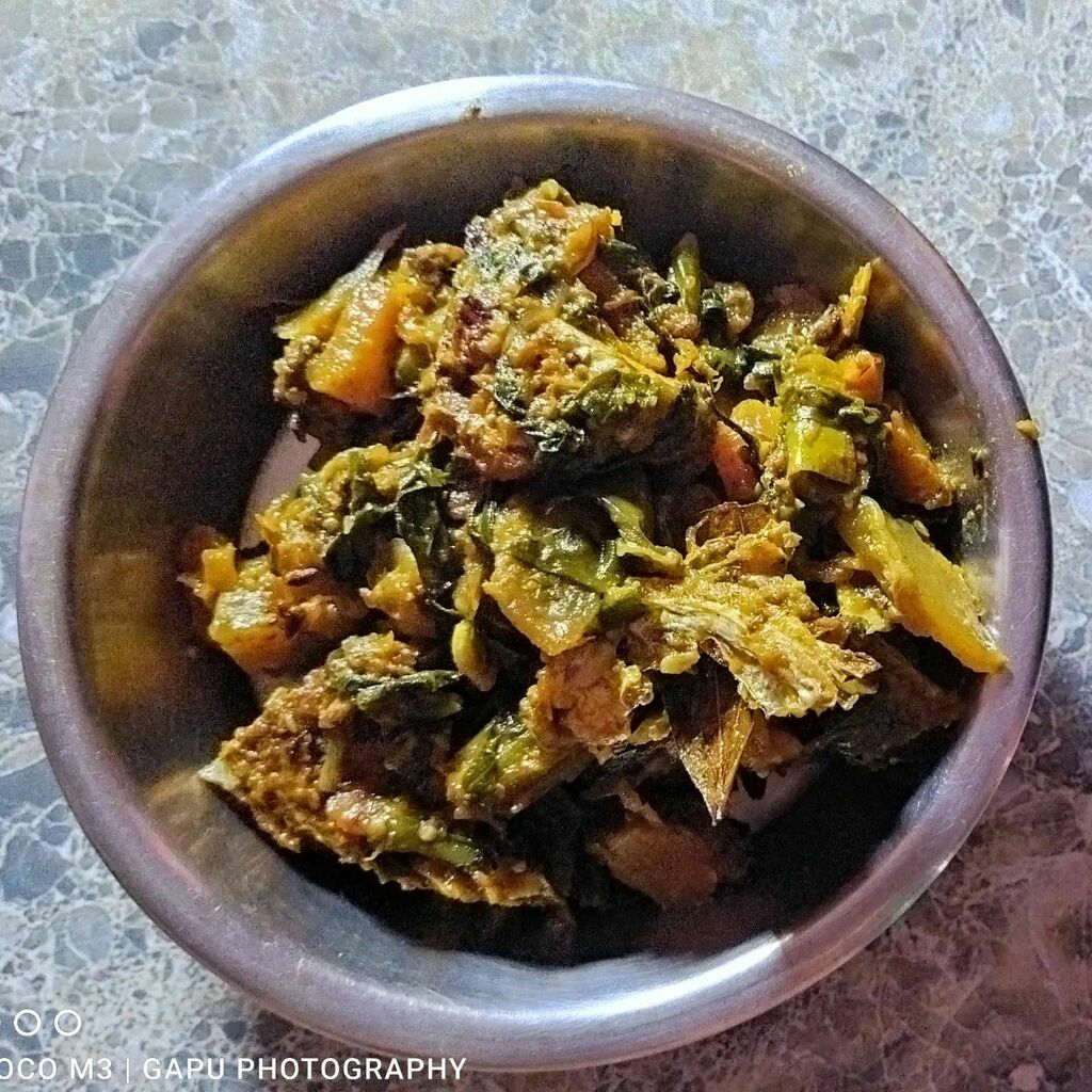 Today we tried to prepare Chhenchada or Machha Munda ghanta.

#foodieodia #OdiaFood #therawtextures #feedfeed #nomnom24x7 #nomnomnom #foodiesofbhubaneswar #Chhenchada #bengalifood #northindianfood #delhifood #fish #mumbaifoodie #instafoodie #foodiesofindia #platinggoals #Fis…