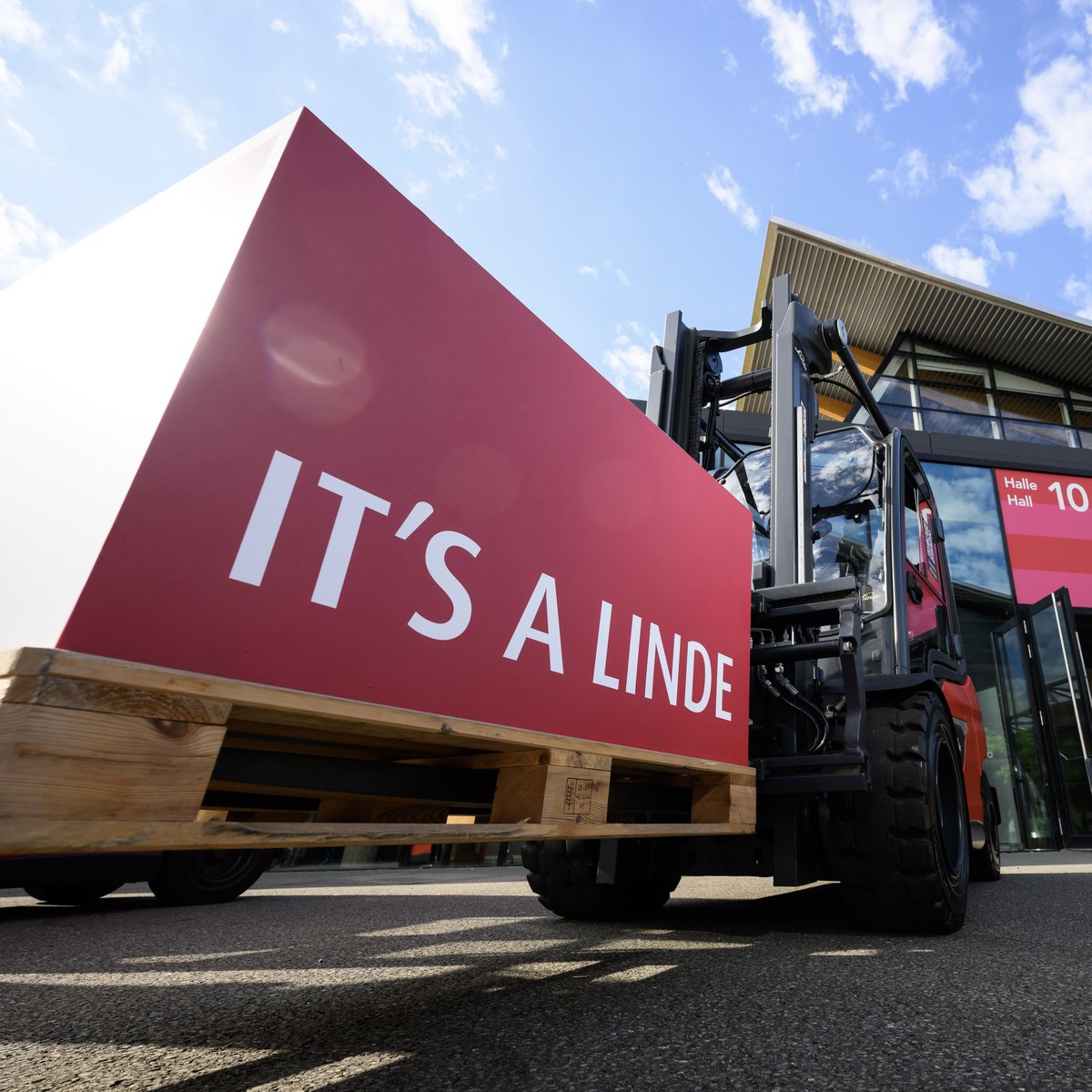 Linde_MH's tweet image. What a fantastic experience to back at #Logimat2022. We can finally meet in person again and exchange ideas!