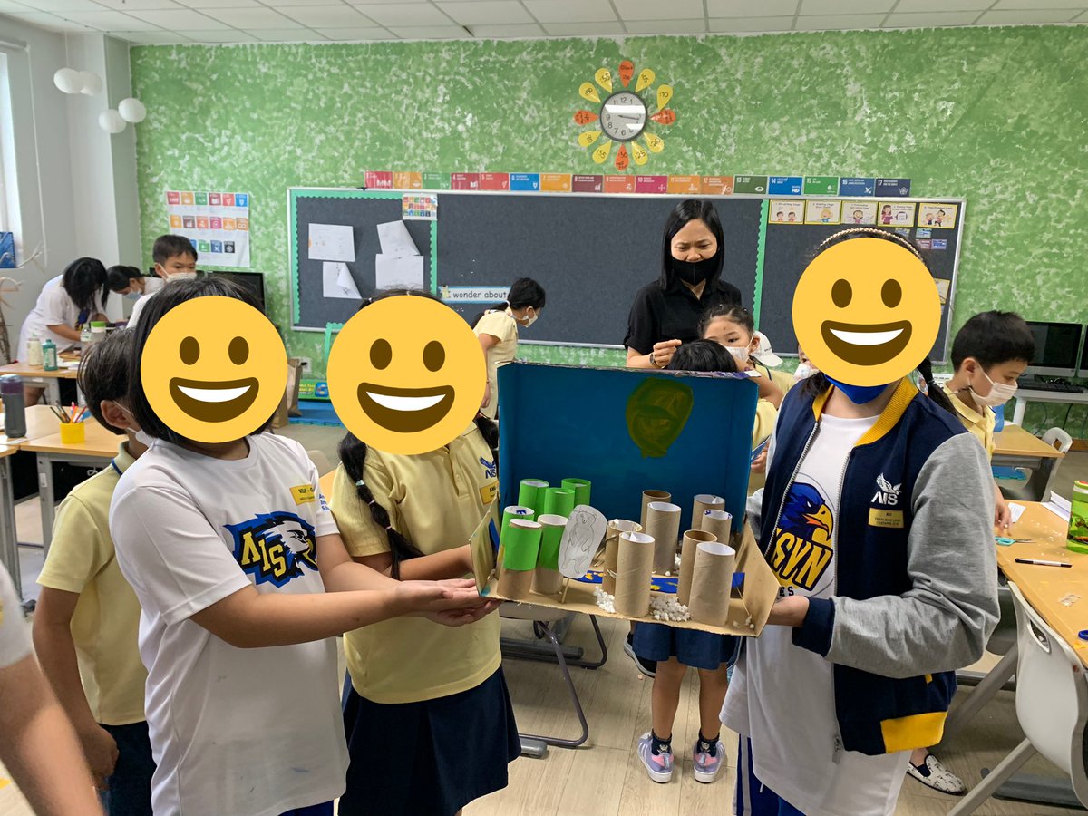 CrocTeacher's tweet photo. Using all recycled materials, grade 4 students taught grade 2 students about ecosystems. #Compass_ed #GlobalGoals #pyp https://t.co/MTLw4baJBz