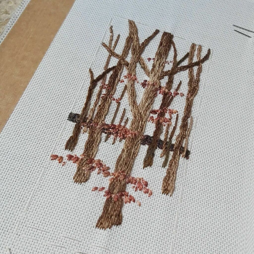 cognissart's tweet photo. #wip progress. This needs to be finished by 10th June. Will I make it? #speedstitching 🤣
#longcliffeaward #bonsalartstrail #rubywood #fineartinstitch https://t.co/GUo6i3Zrkn https://t.co/FJjM7ql4FR