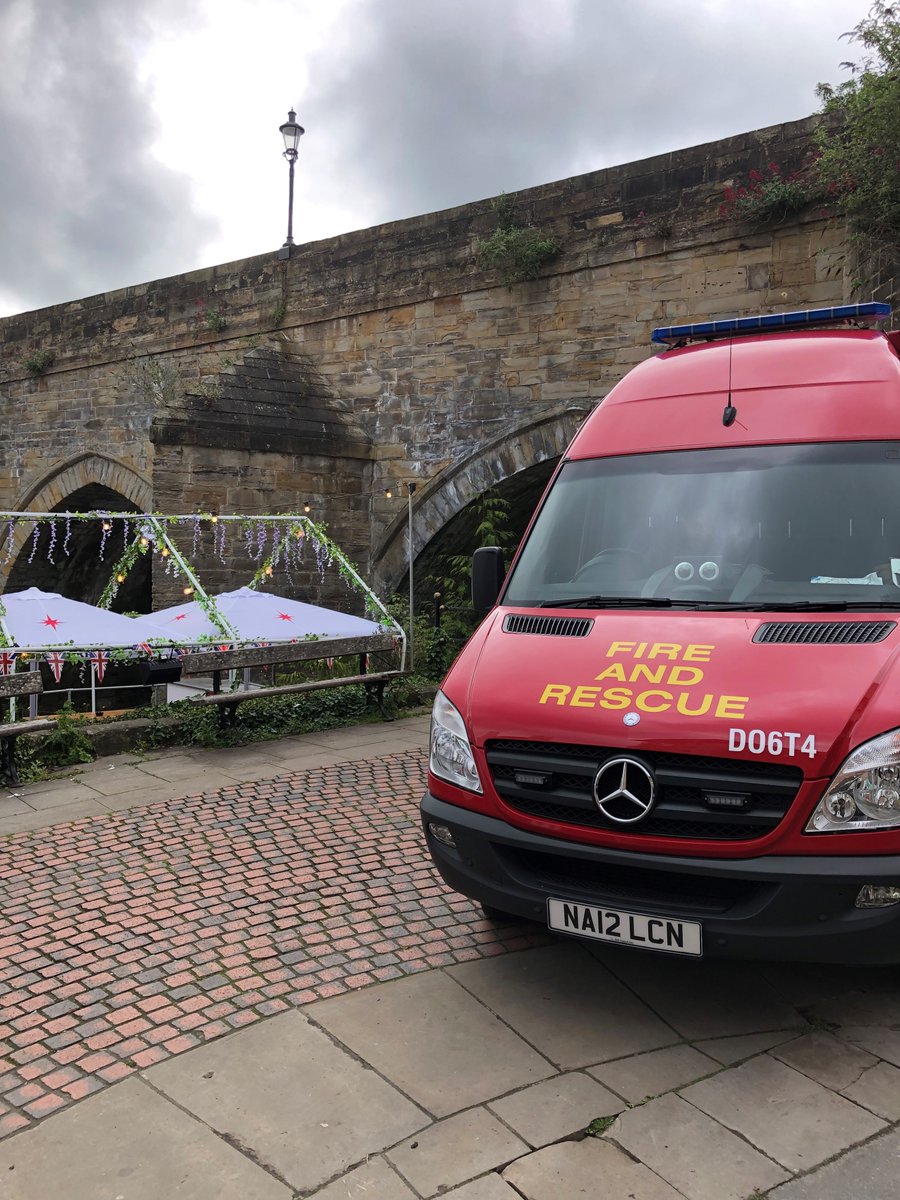 CDDFRS's tweet photo. This #BoatFireSafetyWeek, Durham White watch 👩🚒 have been giving advice to locals around the Durham Riverside and to the Prince Bishop River Cruiser. 🛥️🔥
✅ Find out more here: https://t.co/6hF5qELcoL
#BFSW2022 https://t.co/F0xB3660B9