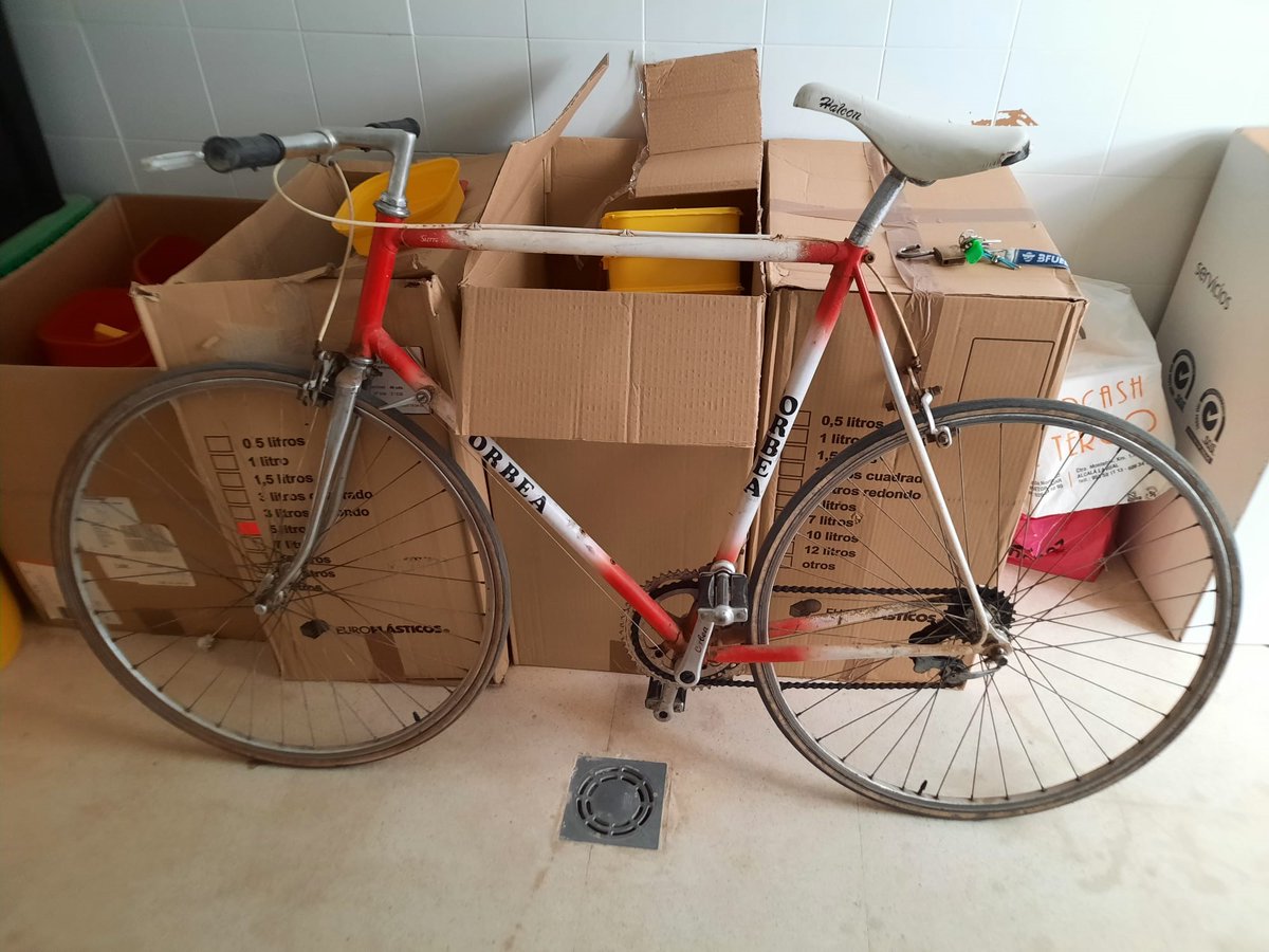 Bicicleta encontrada en el Centro de Salud de Huétor Tájar.
Su dueño la puede recoger en el Ayuntamiento, en las instalaciones de la Policía Local.