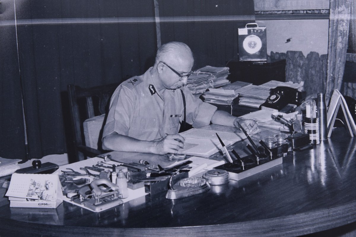 BSF_India's tweet photo. Investiture ceremony of BSF is being celebrated since 2003 in memory of first Director General, Shri K F Rustamji, popularly known as the Founding Father of BSF.

#JaiHind
#प्रहरी_शौर्य_दिवस
#वीरता_का_सम्मान
#BSFInvestitureCeremony https://t.co/sJjknwvhLD