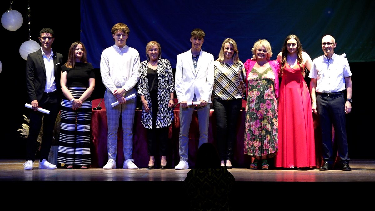 LesBorgesTV's tweet photo. VÍDEO II L’@INSJVallverdu de #lesBorges lliura les #orles als alumnes de #Batxillerat i #Cicles.
https://t.co/Lzq5xd2fRa https://t.co/tBTMjds1QD