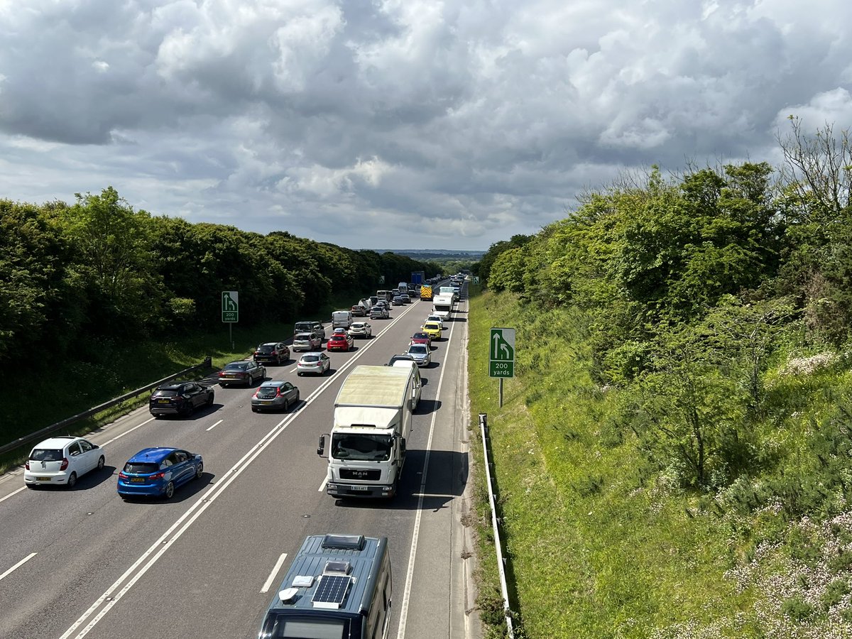 JackiHicks's tweet image. And this is why we walk #totalgridlock #HayleByPass 🚗🚚🚙🛻🚜🏍🚑